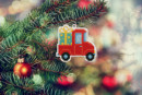 Кристальная ( алмазная) мозаика  " ФРЕЯ" ALVP- 017 подвеска " Машинка с подарком" 8. 5 х 8 см
